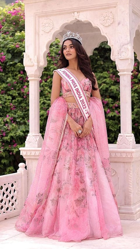 ৰুবাল শ্বেখাৱত: ২০২২ মিছ ইণ্ডিয়া ফাইনেলিষ্টৰ ১০ খন গ্লেমাৰাছ ফটো