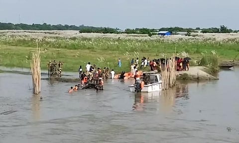 ব্ৰহ্মপুত্ৰত যাত্ৰীবাহী নাও উটি যোৱাৰ ফলত ১০ জনতকৈ অধিক লোক নিৰুদ্দেশ; উদ্ধাৰ অভিযান অব্যহত আছে