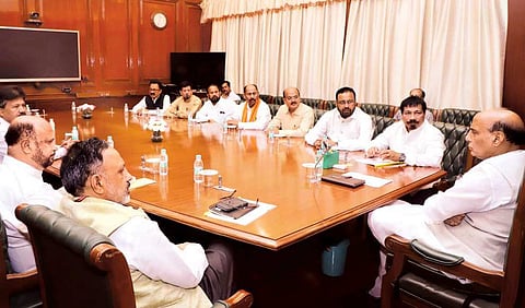 বিধেয়কৰ বিৰোধিতা কৰি পুনৰ ৰাজনাথ সিঙক সাক্ষাৎ