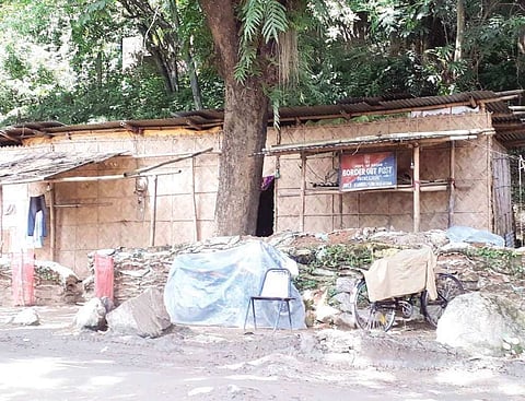 জৰাজীৰ্ণ দিশপুৰ সীমান্ত আৰক্ষী চকীৰ অাহুকাল