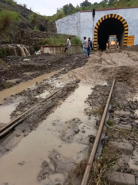 ৰাজ্যত বানপানী পৰিস্থিতি: বিপদ সীমাৰ ওপৰৰে নদী