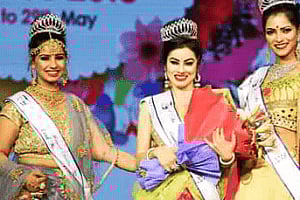 স্মিতা দেৱে লাভ কৰিলে মিছ ৰয়েল ইণ্ডিয়া ইউনিভাৰ্ছ