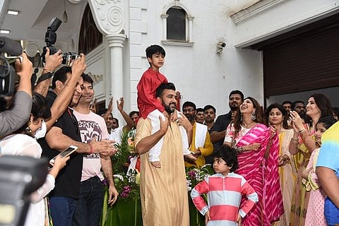 শিল্পা ছেত্তী আৰু ৰাজকুন্দাৰ গনপতি বিষৰ্জনৰ সময়ৰ কিছু সুন্দৰ ফটো