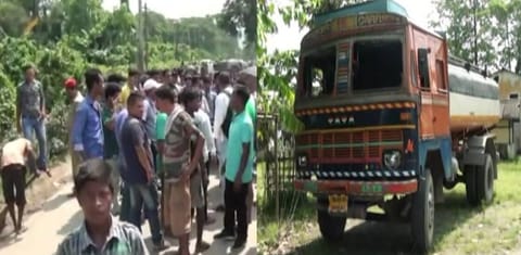 নামৰূপৰ জিতা চিনেমাহলৰ সমীপত সংঘটিত এক শোকাৱহ পথ দুৰ্ঘটনা