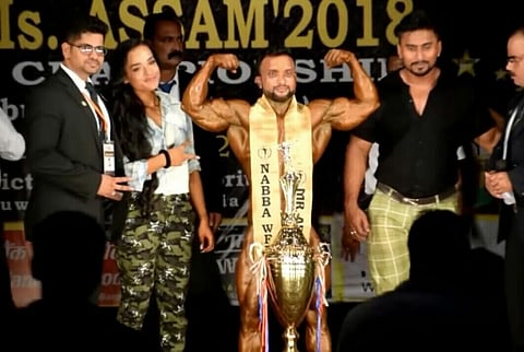 লামডিঙৰ সুভঙ্কৰ দাসৰ শিৰত মিষ্টাৰ অসমৰ খিতাপ