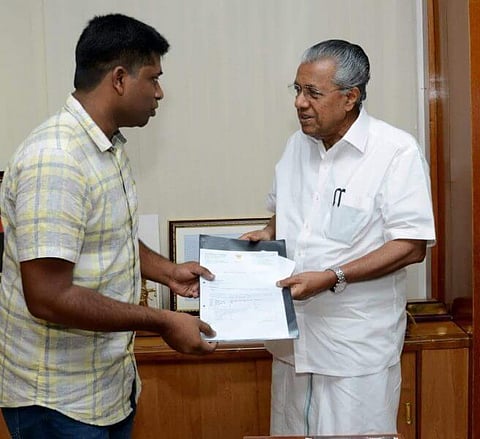 কেৰালাৰ ভাৰতীয় প্ৰশাসনীক বিষয়াই গোপনে সহায় কৰিলে বানাপীড়িতক