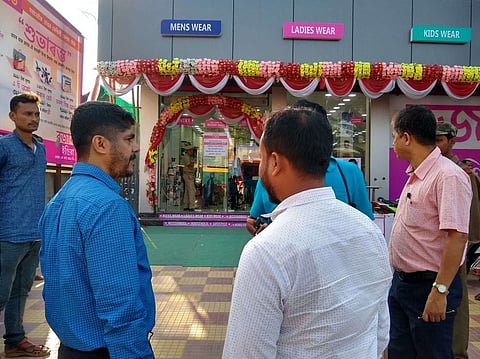 মঙলদৈত বাজাৰ ইণ্ডিয়াৰ শ্বপিং মল ছীল কৰিলে প্ৰশাসনে