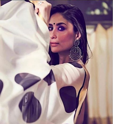 ডিজাইনাৰ মাচাবাৰ শাৰী পৰিধান কৰিলে কৰিনাই;ফটো