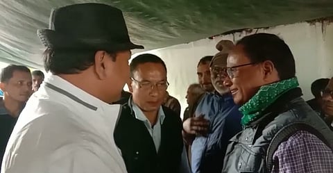 ধলাৰ নিহত হোৱা ব্যক্তিৰ ঘৰত উপস্থিত আলফাৰ প্ৰতিনিধি দল