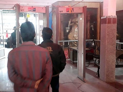 গুৱাহাটী ৰেলৱে ষ্টেচনত পৰ্যাপ্ত সুৰক্ষা ব্যৱস্থাৰ অভাব