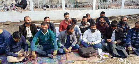 বদৰুদ্দিন আজমলৰ আচৰণৰ বিৰুদ্ধে ৰাজ্যজুৰি প্ৰতিবাদ বিভিন্ন দল সংগঠনৰ