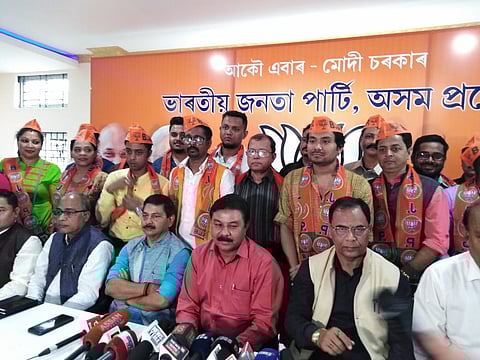 বিজেপিত যোগদান গৌতম ৰয়ৰ সতীৰ্থৰ