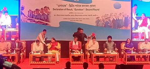 দ্বিতীয় পৰ্যায়ৰ গুণোৎসবৰ ফলাফল ঘোষণা: ১৭ বিদ্যালয়ক স্বচ্ছ বিদ্যালয় পুৰস্কাৰ প্ৰদান