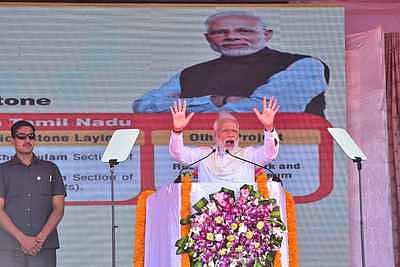 ৰাজনীতিৰ কাৰনে দেশখনক দুৰ্বল কৰি ন-সজাব: বিৰোধিক সমালোচনা মোদীৰ