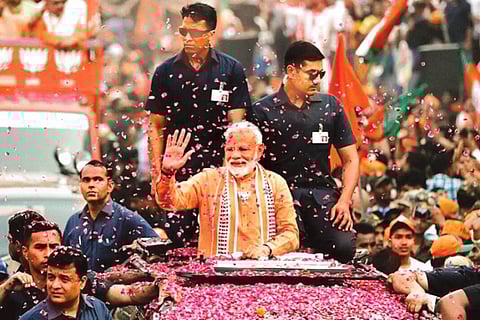 বাৰানসীত প্ৰধানমন্ত্ৰী নৰেন্দ্ৰ মোদীৰ বৃহৎ ৰোডশ্ব