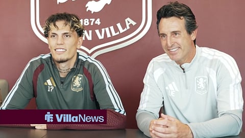 Alejandro Garnacho sitting next to Unai Emery at Bodymoor Heath