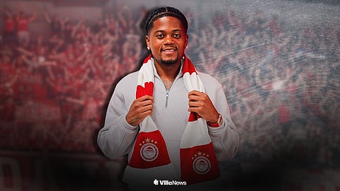 Leon Bailey holding an Olympiacos scarf