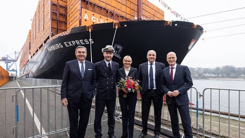 Hapag-Lloyd Names LNG-Powered 23,000 TEU Container Ship at Port of Hamburg