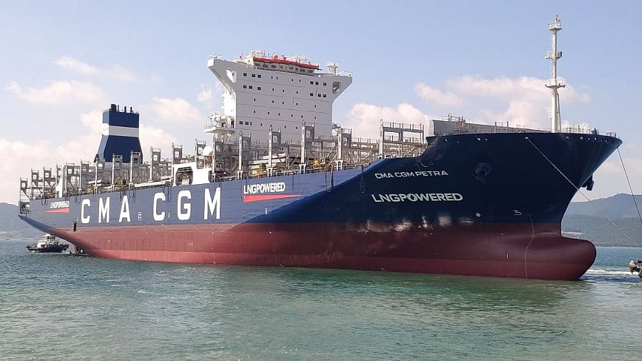 CMA CGM takes delivery of LNG-powered 8,000TEU ship