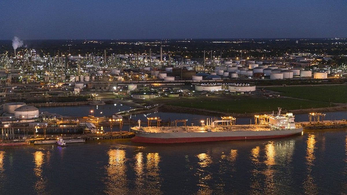IEA: Peace Deal Triggers Oil Supply Surge, Oversupply