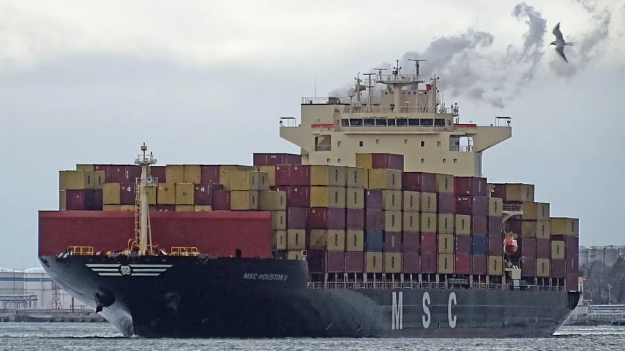 Clearing begins on MSC ship in Spain's Vigo Port following container loss