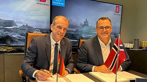 Kongsberg and Thyssenkrupp Marine Systems executives signing cooperation agreement