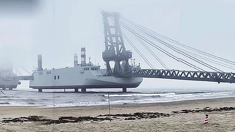 Chinese amphibious bridging system using jackup barges being tested at Nansan Island