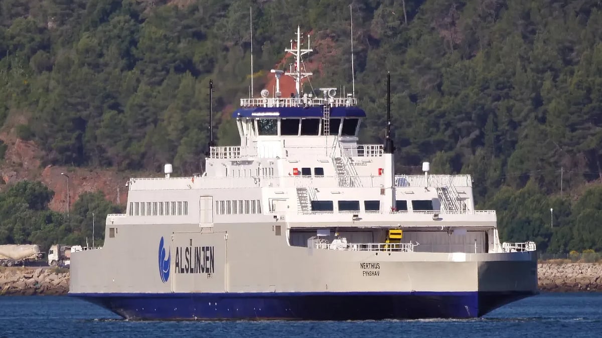 Denmark's Molslinjen welcomes new hybrid electric ferry to fleet
