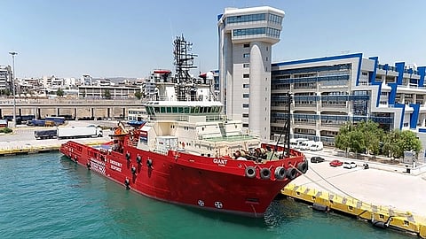 The salvage vessel Giant