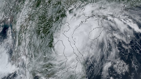 Satellite imagery of Typhoon Kajiki approaching north-central Vietnam