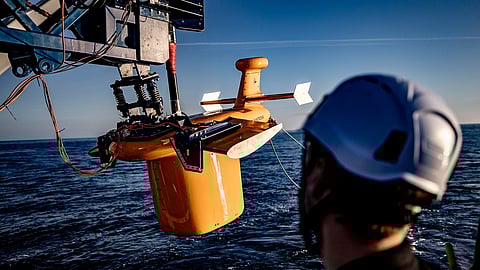 Towed array sonar