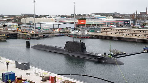 HMS Agamemnon during its first dive