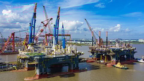 OOS' semi-submersible construction vessel OOS Serooskerke (left)