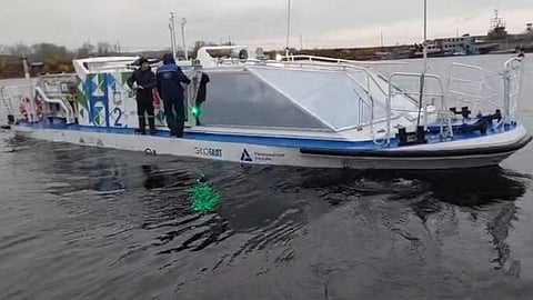 The hydrogen fuel cell-powered tour boat Ecobalt during her acceptance tests in the Volga River