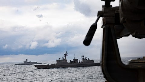 The Republic of Korea (ROK) Navy Chungmugong Yi Sun-sin-class destroyer ROKS Wang Geon (DDG 978), right, and Daegu-class frigate ROKS Daejeon (FFG 823), left, sail in formation alongside the Arleigh Burke-class guided-missile destroyer USS Dewey (DDG 105) during the Maritime Counter Special Operations Exercise (MCSOFEX) with the ROK Navy Nov. 18, 2025.