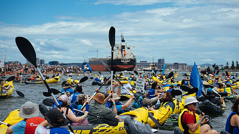 Rising Tide activists block Cemtex Leader from entering into Newcastle