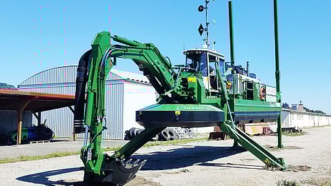 Verbund's new amphibious dredger
