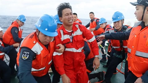A Filipino sailor who survived the capsizing and sinking of the Singapore-flagged bulk carrier Devon Bay is assisted by China Coast Guard personnel after he was pulled out of the South China Sea, January 23, 2026. The incident occurred 55 nautical miles northwest of Scarborough Shoal, an atoll claimed by the Philippines, China and Taiwan.