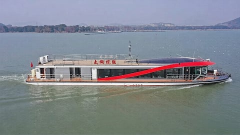 Taihu Lake Sightseeing