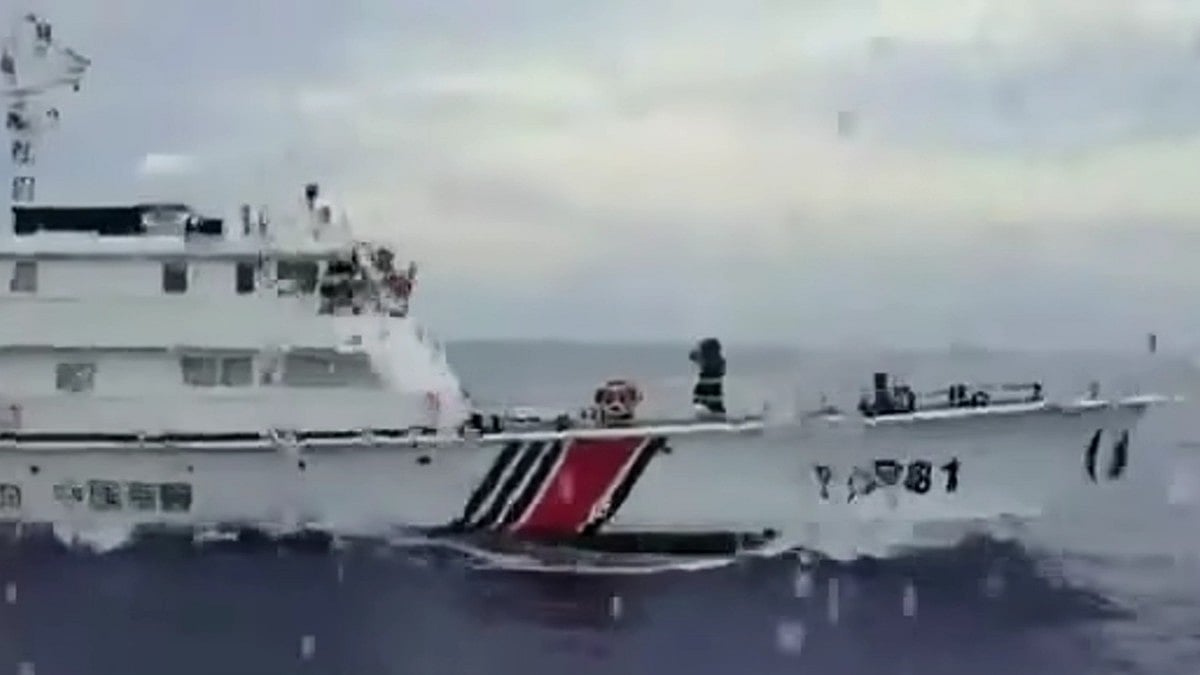 VIDEO | China fires water cannon at Philippine ships for second straight day