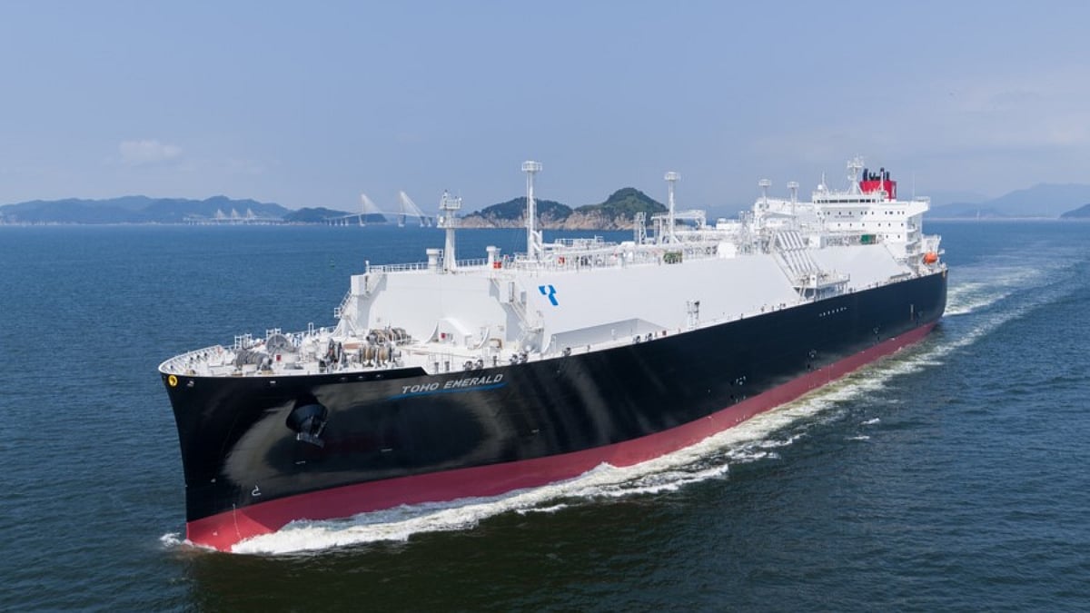 K Line christens new dual-fuel LNG carrier