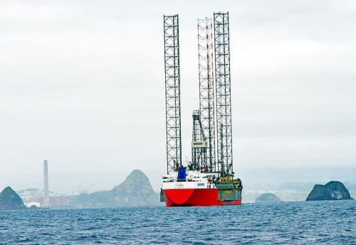 Heavy-lift rig arrives in New Zealand