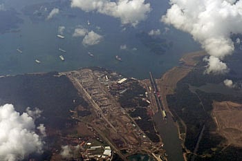 Credit: Wikimedia gatun_locks_03_2014_panama_canal_7820