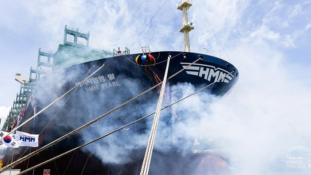 Hmm South Korea's HMM Adds Advanced LNG-Ready 13,000 TEU Boxship to Fleet