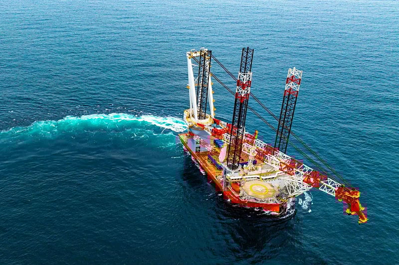 タカ WIND AND SEA  Peak Cadeler1.jpg