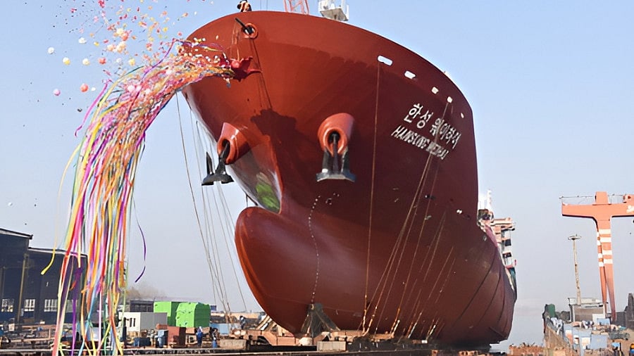 Chinese yard floats out new boxship ordered by South Korea's Hansung Line