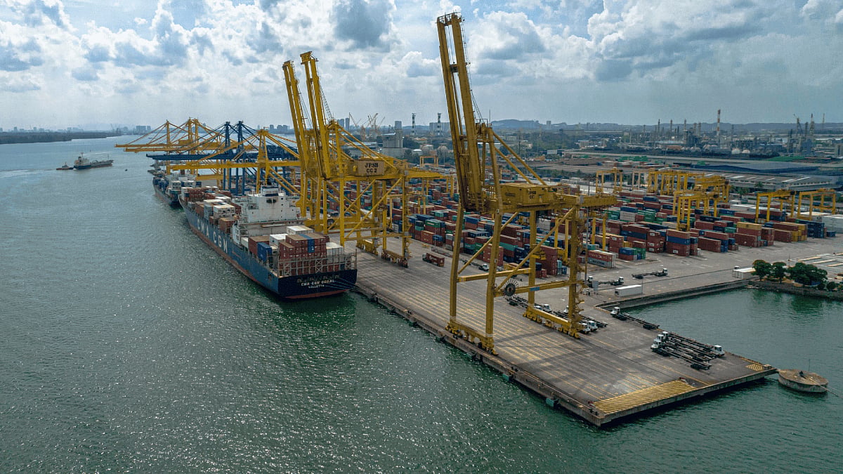 Liquid cargo jetty construction set for Malaysia's Johor Port