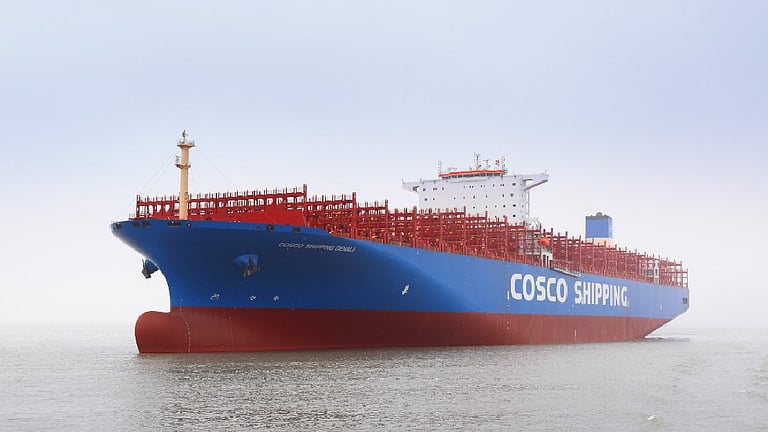 COSCO Shipping Holdings orders 12 LNG dual-fuel containerships