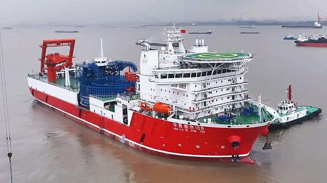 Huaxia Dejing 108 – China's largest cable laying vessel enters service