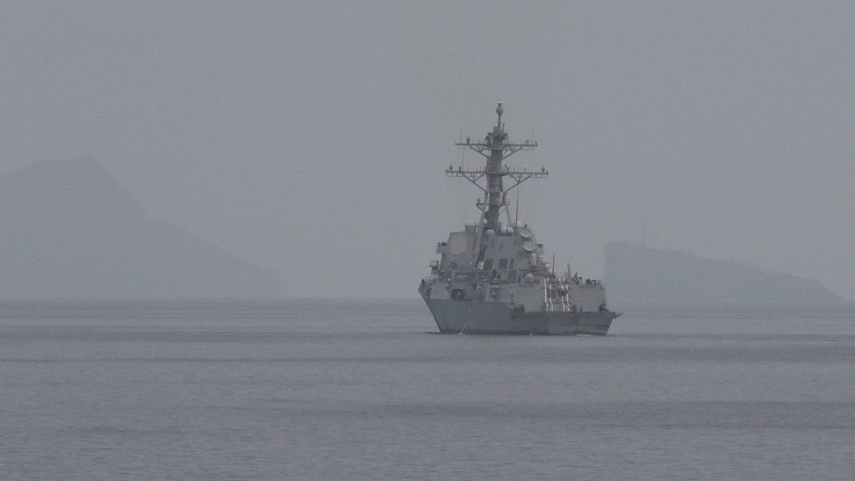 US military setting conditions to clear mines from Strait of Hormuz